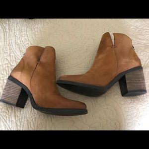 Steve Madden Booties size 7 cognac